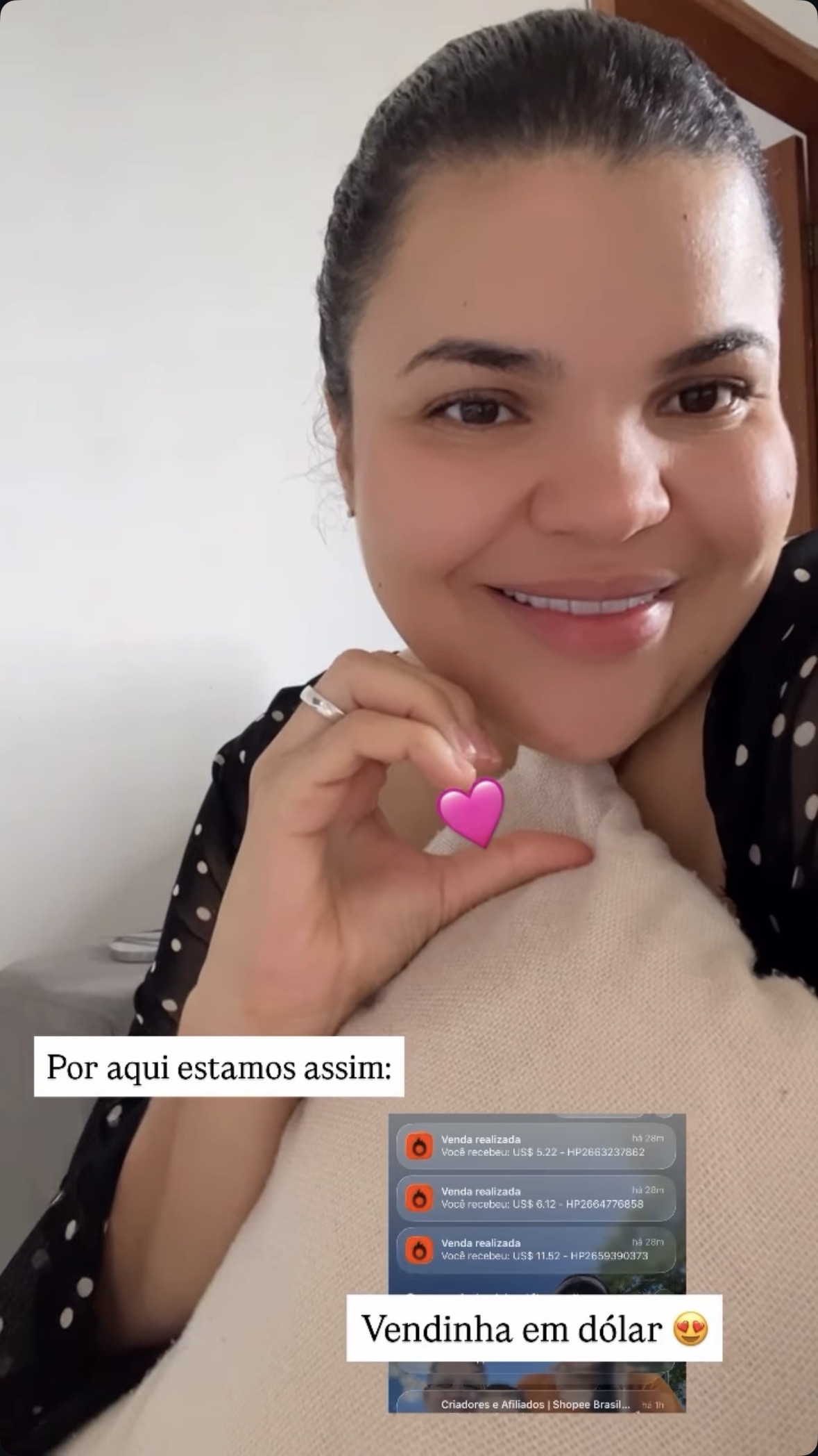 Print de aluna com notificações de vendas em dólar